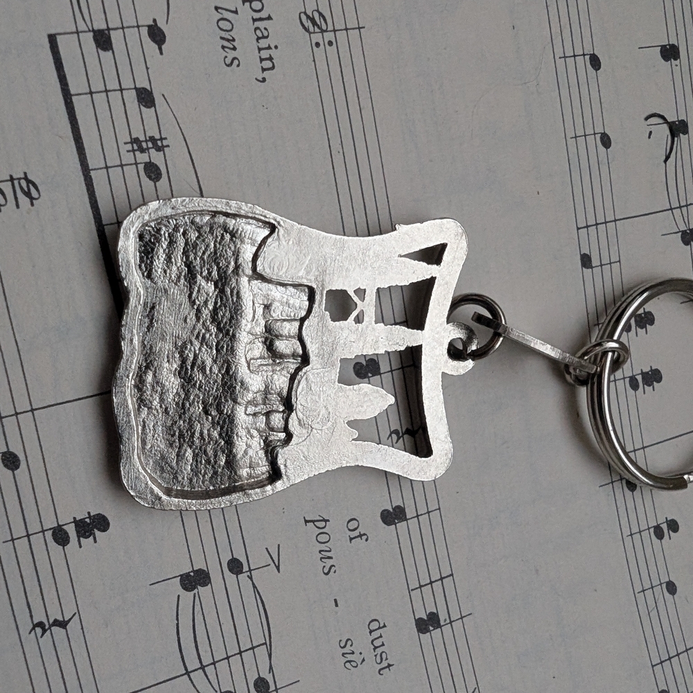 Silver Keychain with Cityscape Design - Picture 4 of 7